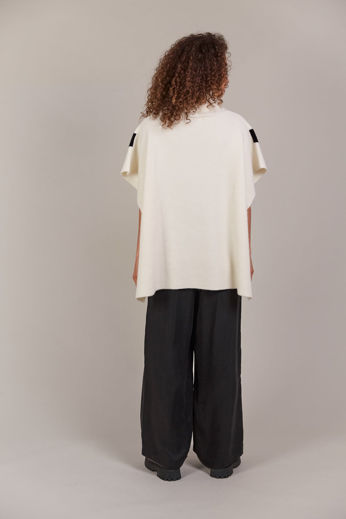 Avino Poncho