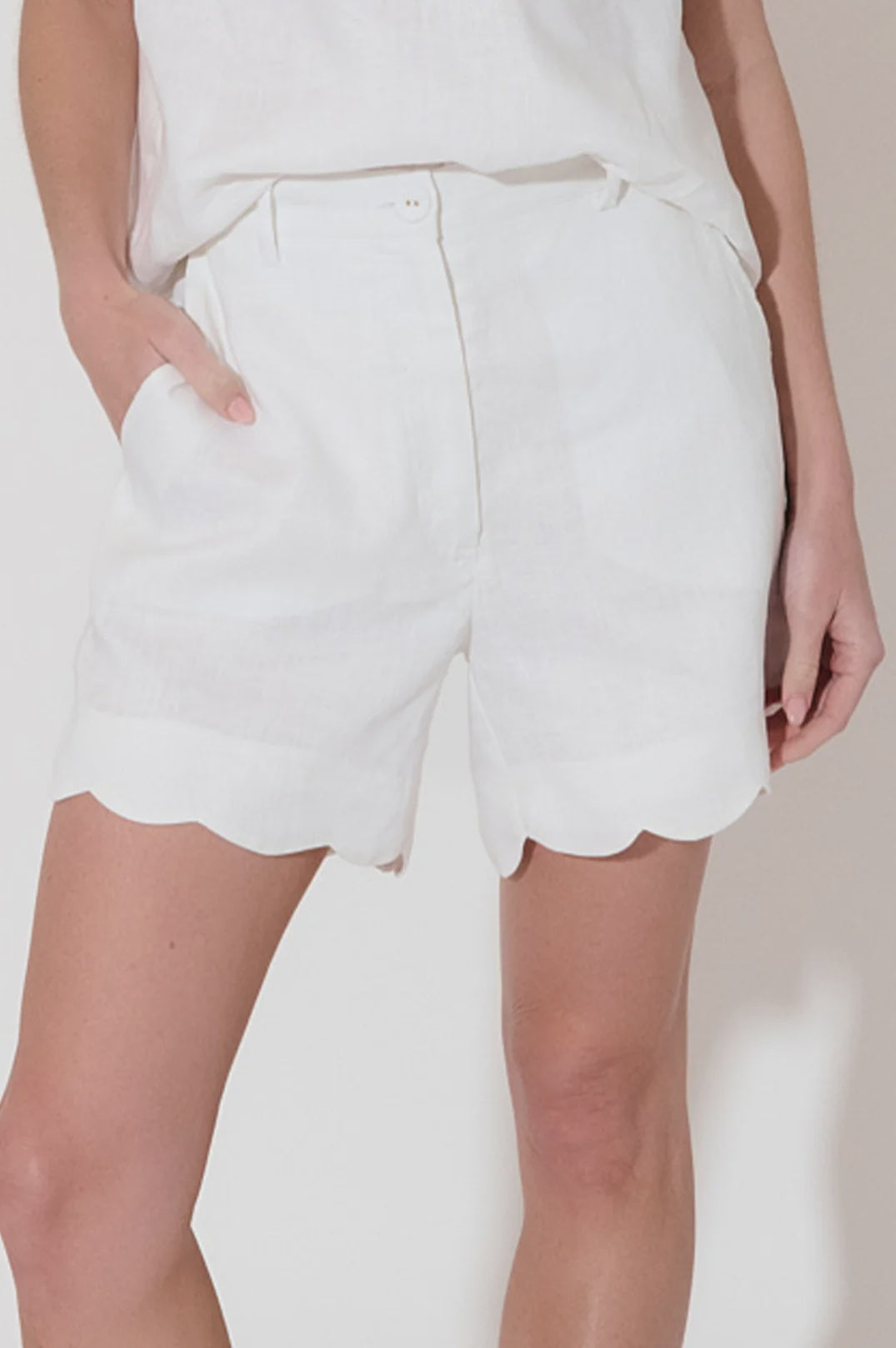 Scalloped Linen Short