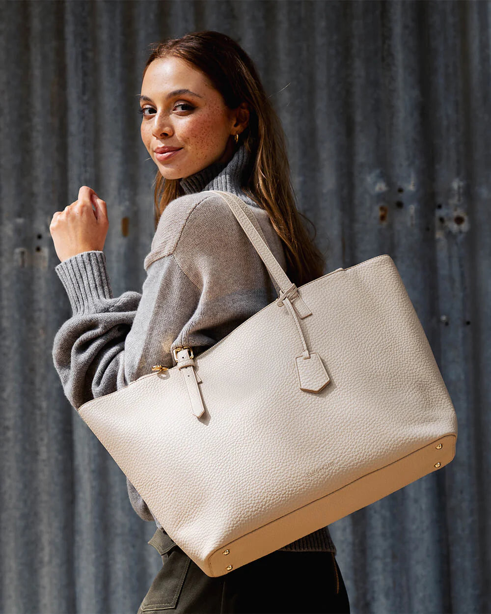 Carmine Tote